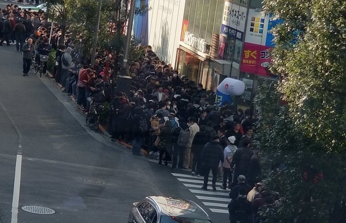 pokemon-go-shiny-latias-crowd-akihabara-feb252019.jpg